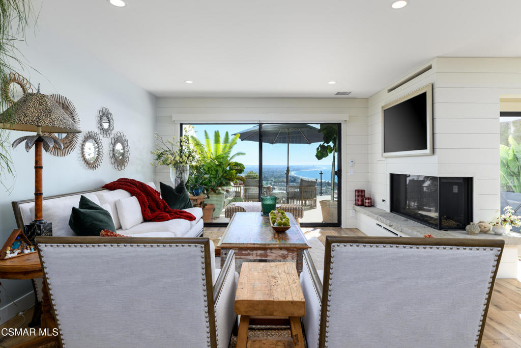 818 Caliente Lane Ventura, CA 93001 - Photo 16 of 43