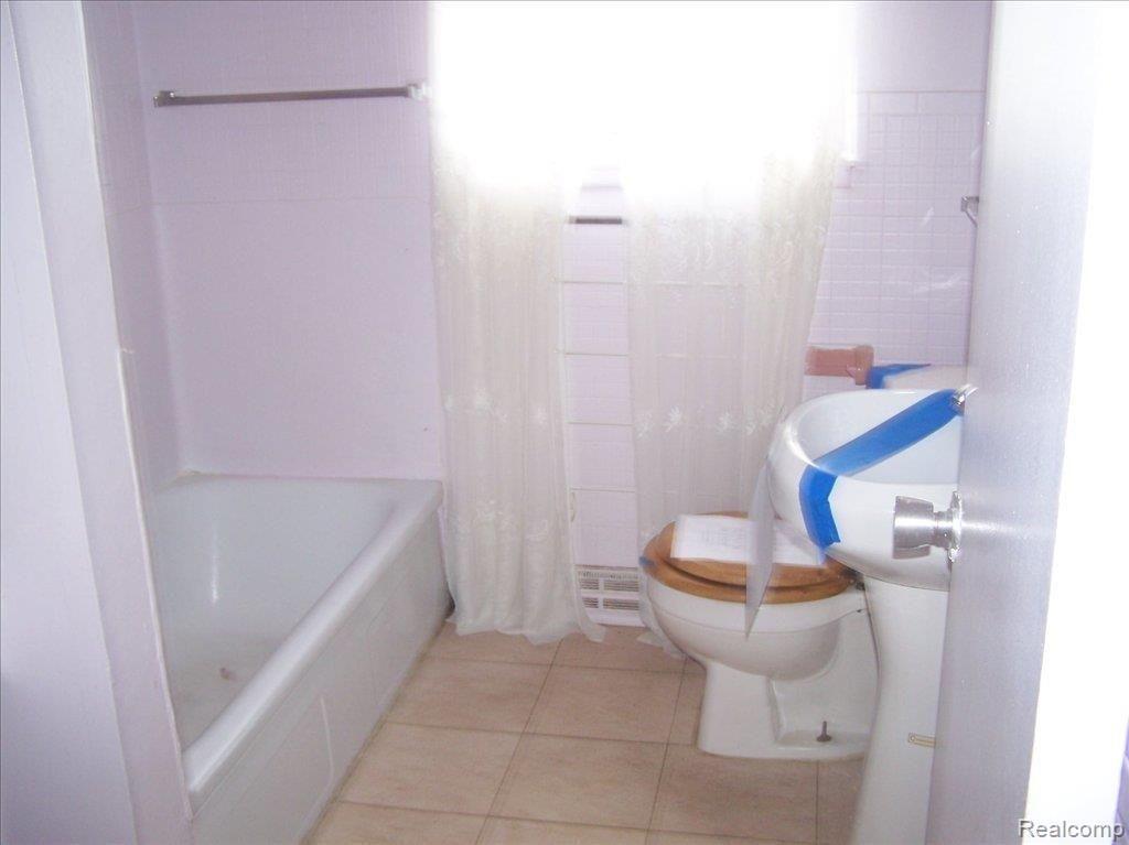 46759 Wear Road Belleville, MI 48111 - Photo 7 of 11 BATH