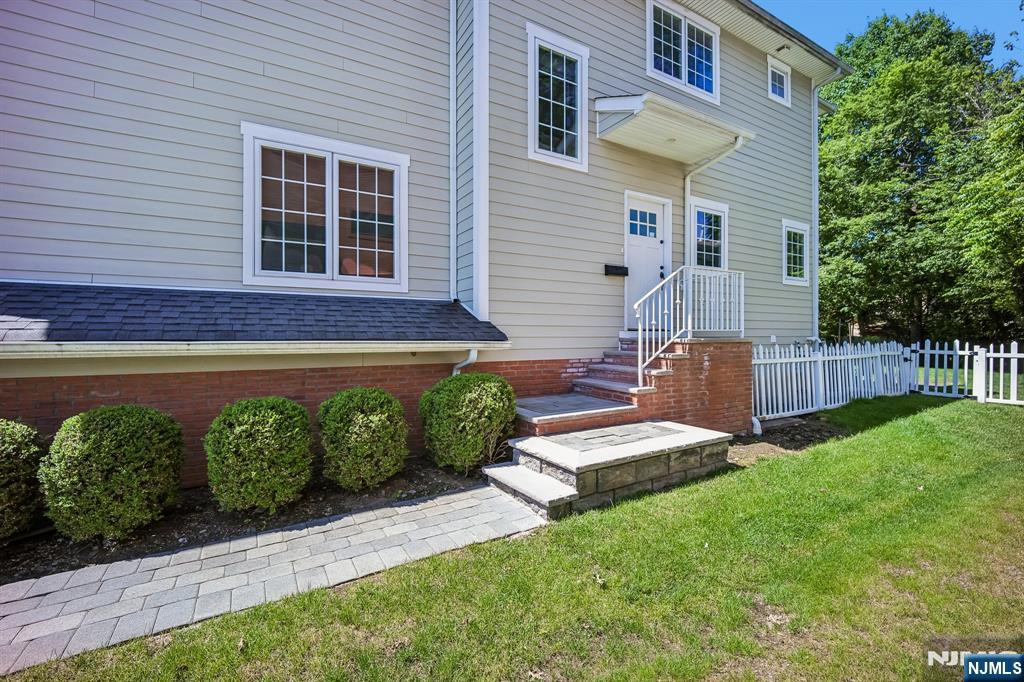39 Grove Street, Unit B Tenafly, NJ 07670 - Photo 2 of 24