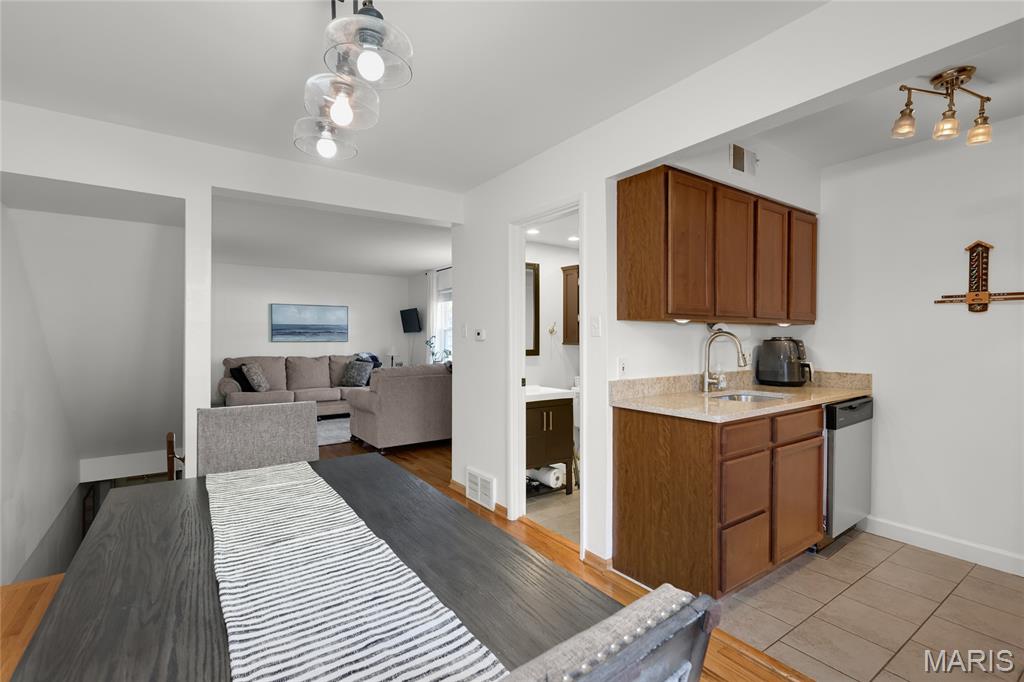 438 North Sappington Road, Unit B Glendale, MO 63122 - Photo 7 of 21 Gallery Image 7
