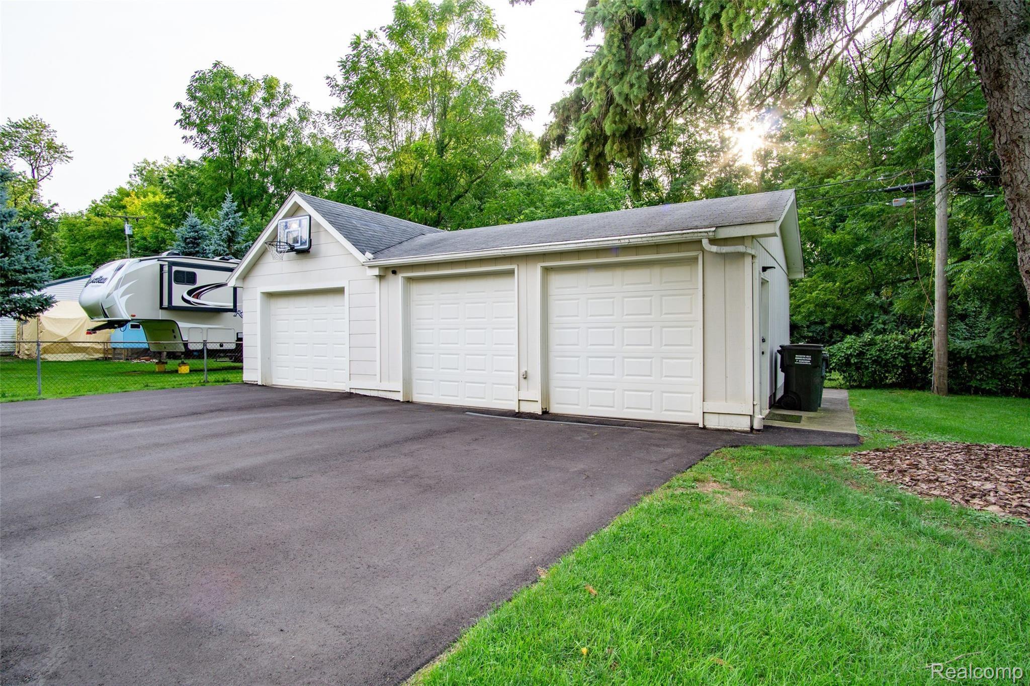2866 Midvale Drive Rochester, MI 48309 - Photo 27 of 36 2866-Midvale-Dr (31).jpg