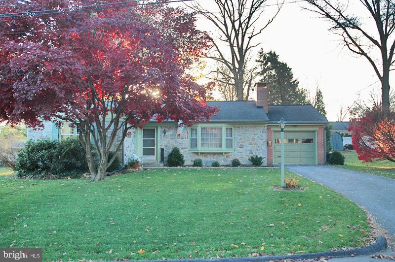 542 Lexington Road Lancaster, PA 17603 - Photo 2 of 21 Gallery Image 2