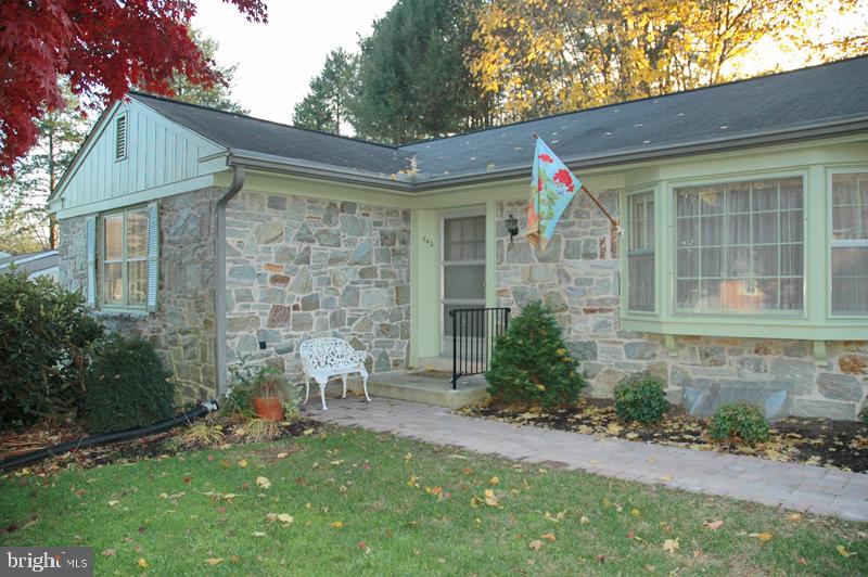 542 Lexington Road Lancaster, PA 17603 - Photo 3 of 21 Gallery Image 3
