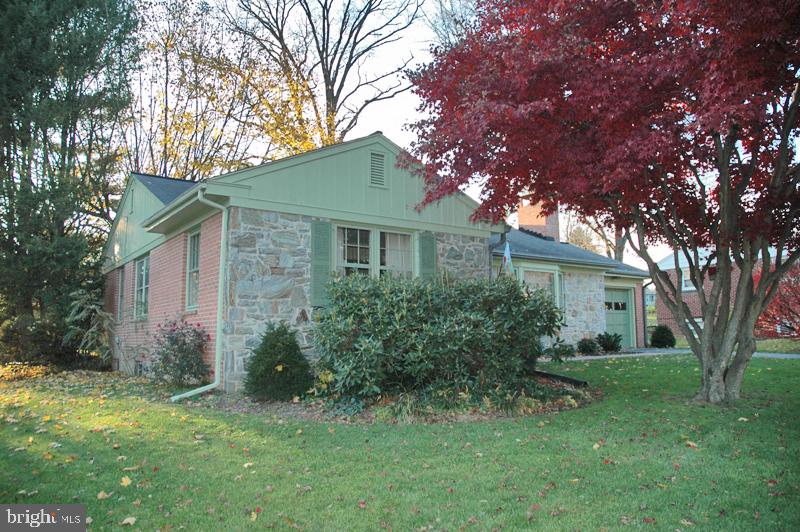 542 Lexington Road Lancaster, PA 17603 - Photo 4 of 21 Gallery Image 4