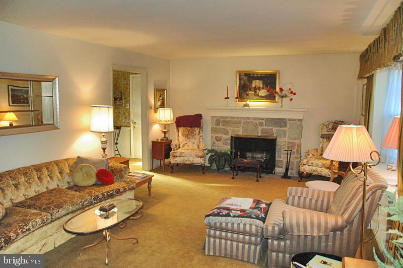 542 Lexington Road Lancaster, PA 17603 - Photo 5 of 21 Gallery Image 5
