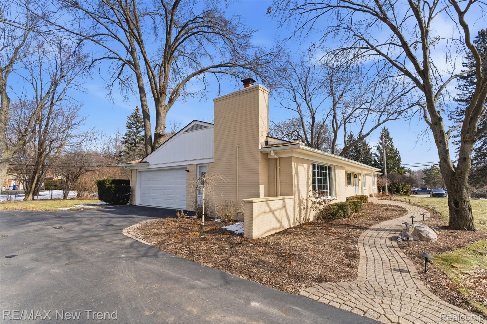 1043 Westview Road Bloomfield Hills, MI 48304 - Photo 3 of 43 3_1043 westview rd-3.jpg