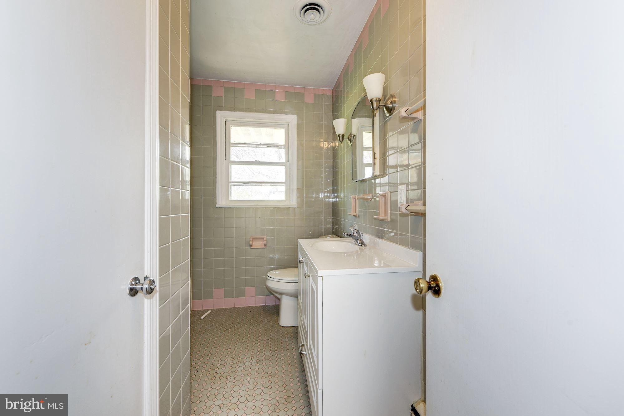 76 Federal City Road Ewing, NJ 08638 - Photo 18 of 32 Full Hall Bath