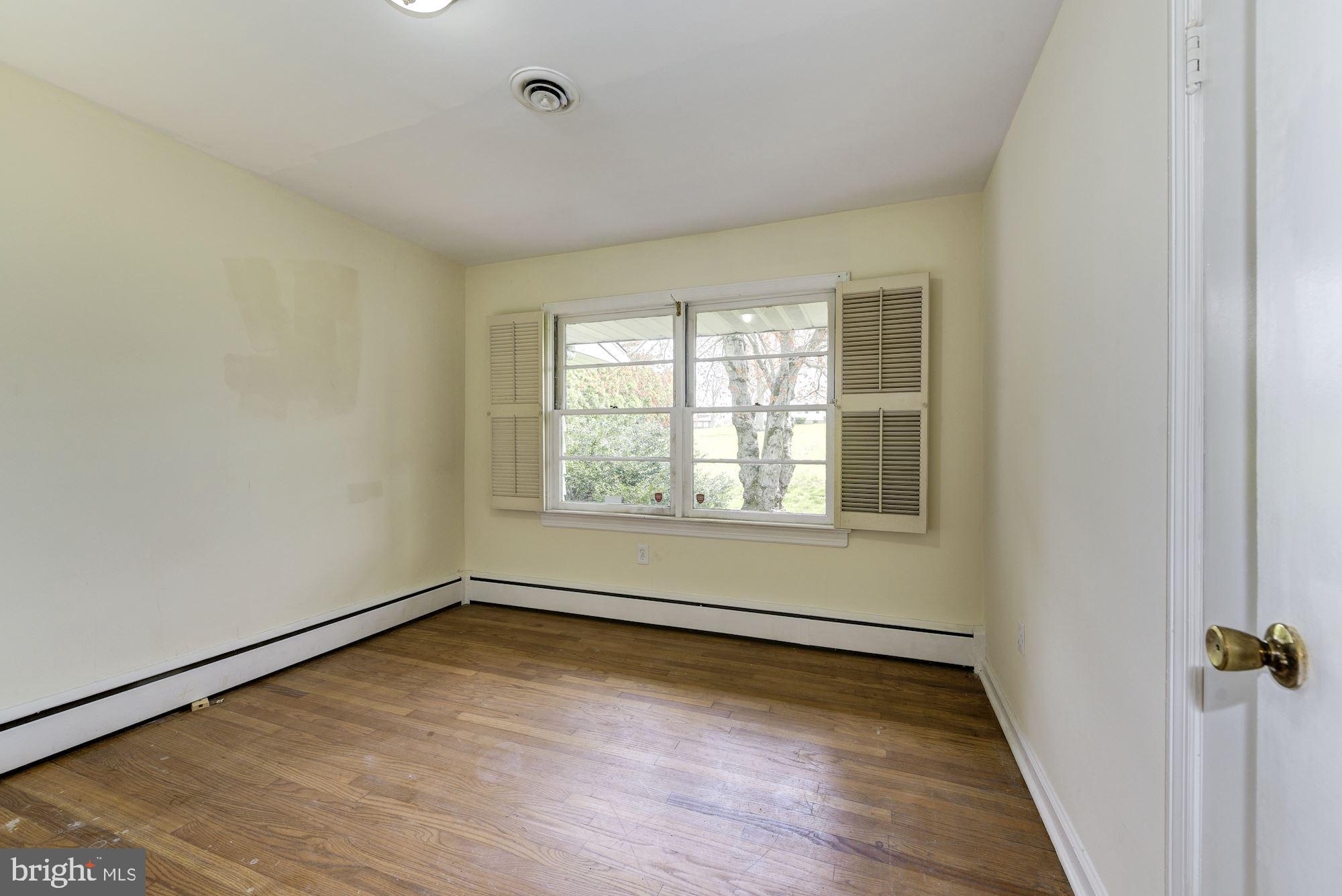 76 Federal City Road Ewing, NJ 08638 - Photo 20 of 32 Bedroom 3: 12'x11'