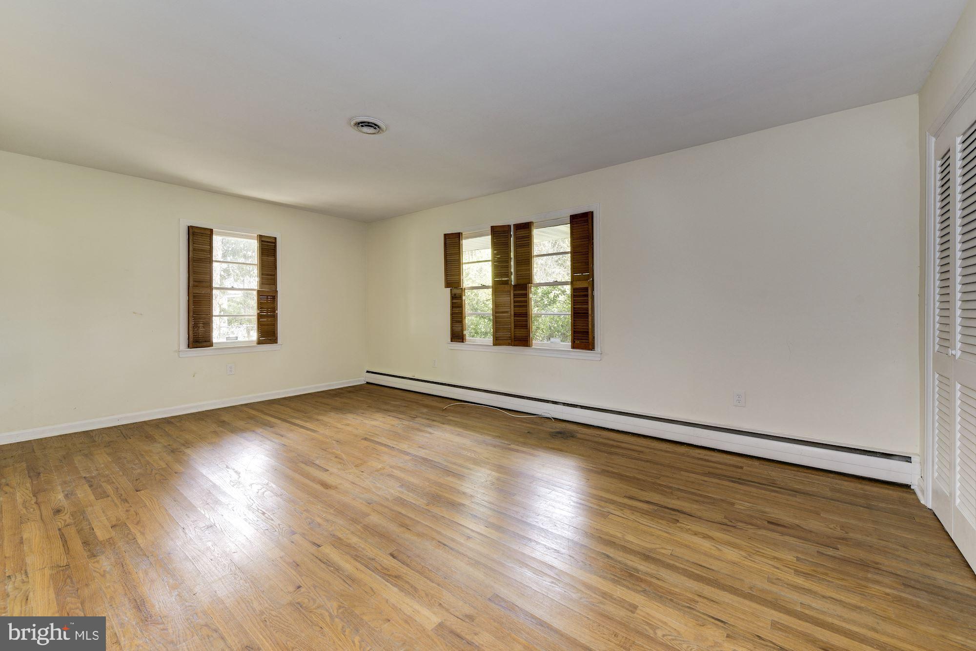 76 Federal City Road Ewing, NJ 08638 - Photo 22 of 32 Bedroom 1: 19'x12'