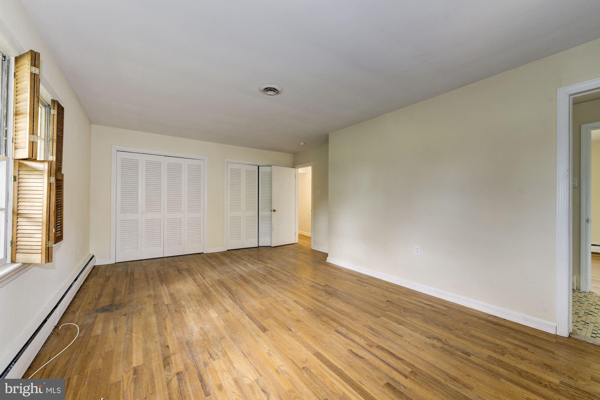 76 Federal City Road Ewing, NJ 08638 - Photo 23 of 32 Bedroom 1: 19'x12'