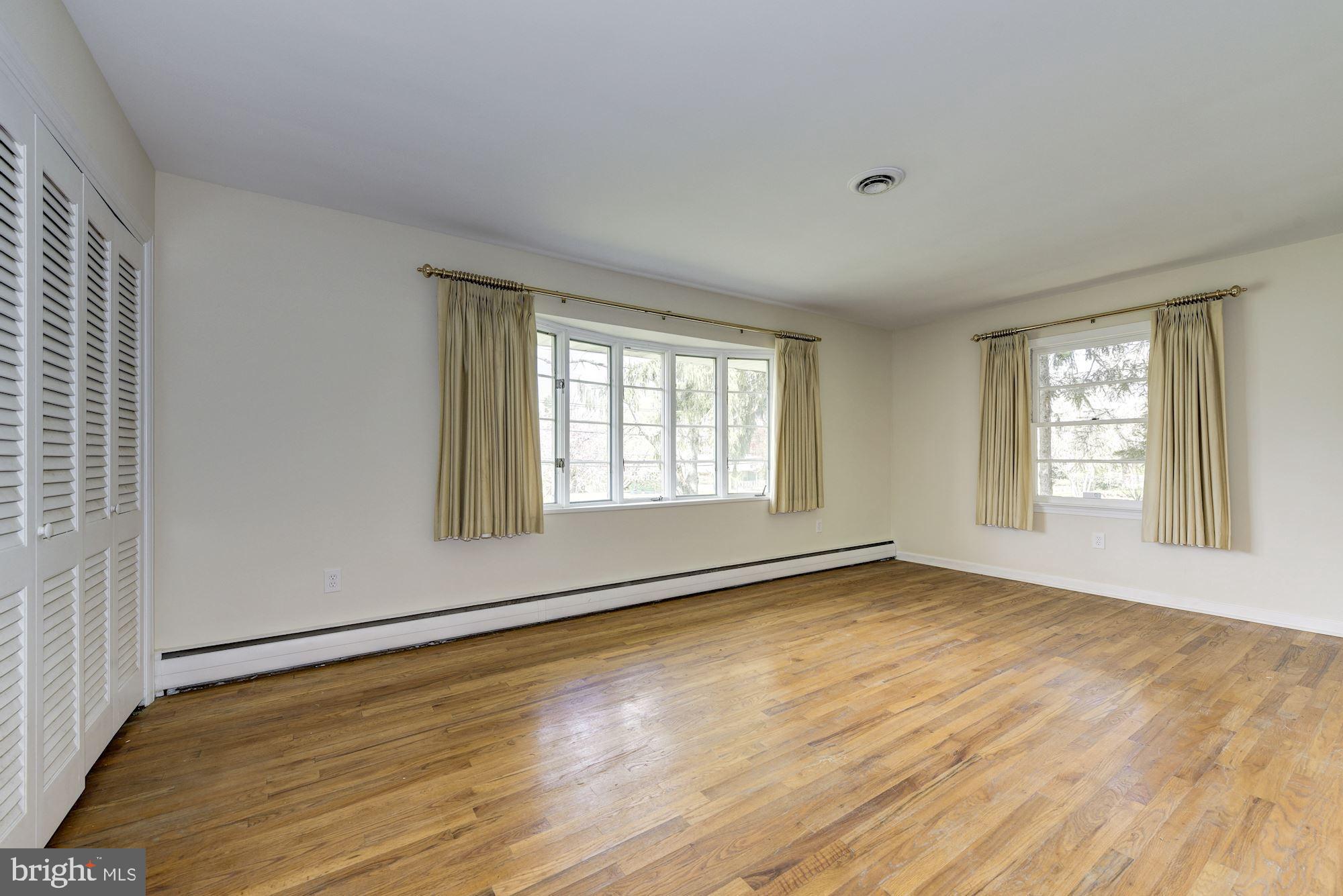 76 Federal City Road Ewing, NJ 08638 - Photo 27 of 32 Bedroom 2: 18'x12'