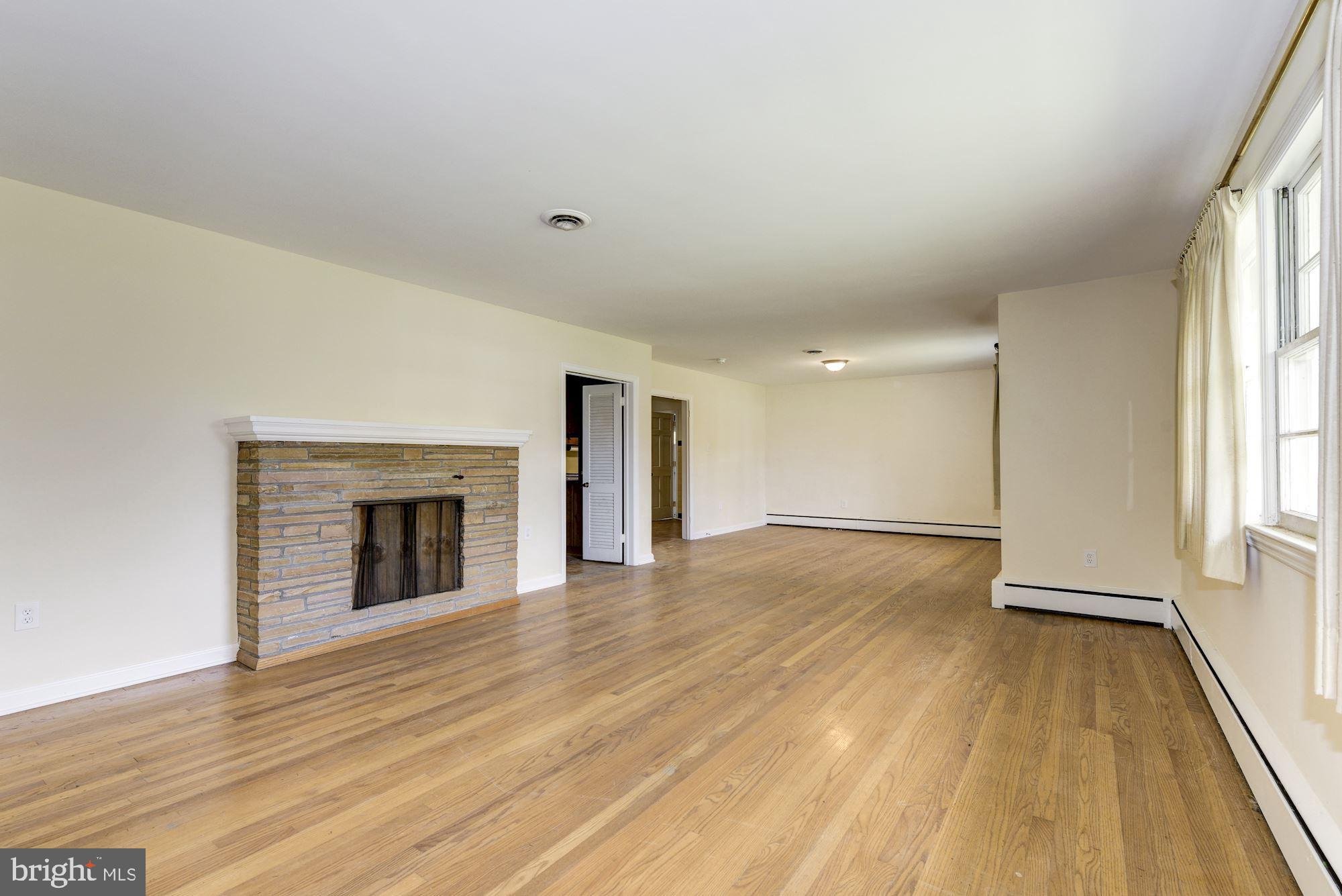76 Federal City Road Ewing, NJ 08638 - Photo 6 of 32 Living/Dining Room