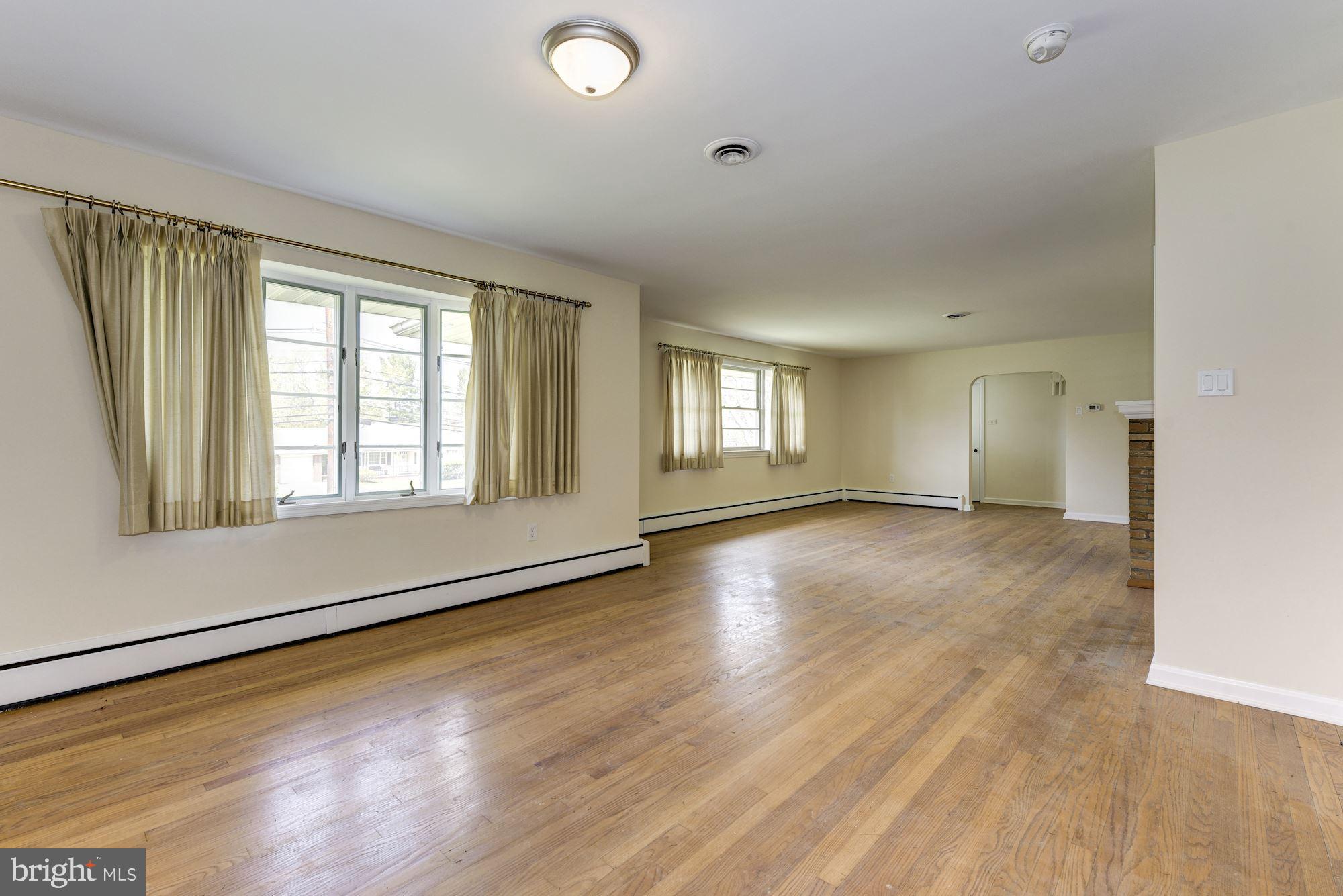 76 Federal City Road Ewing, NJ 08638 - Photo 8 of 32 Dining/Living Room