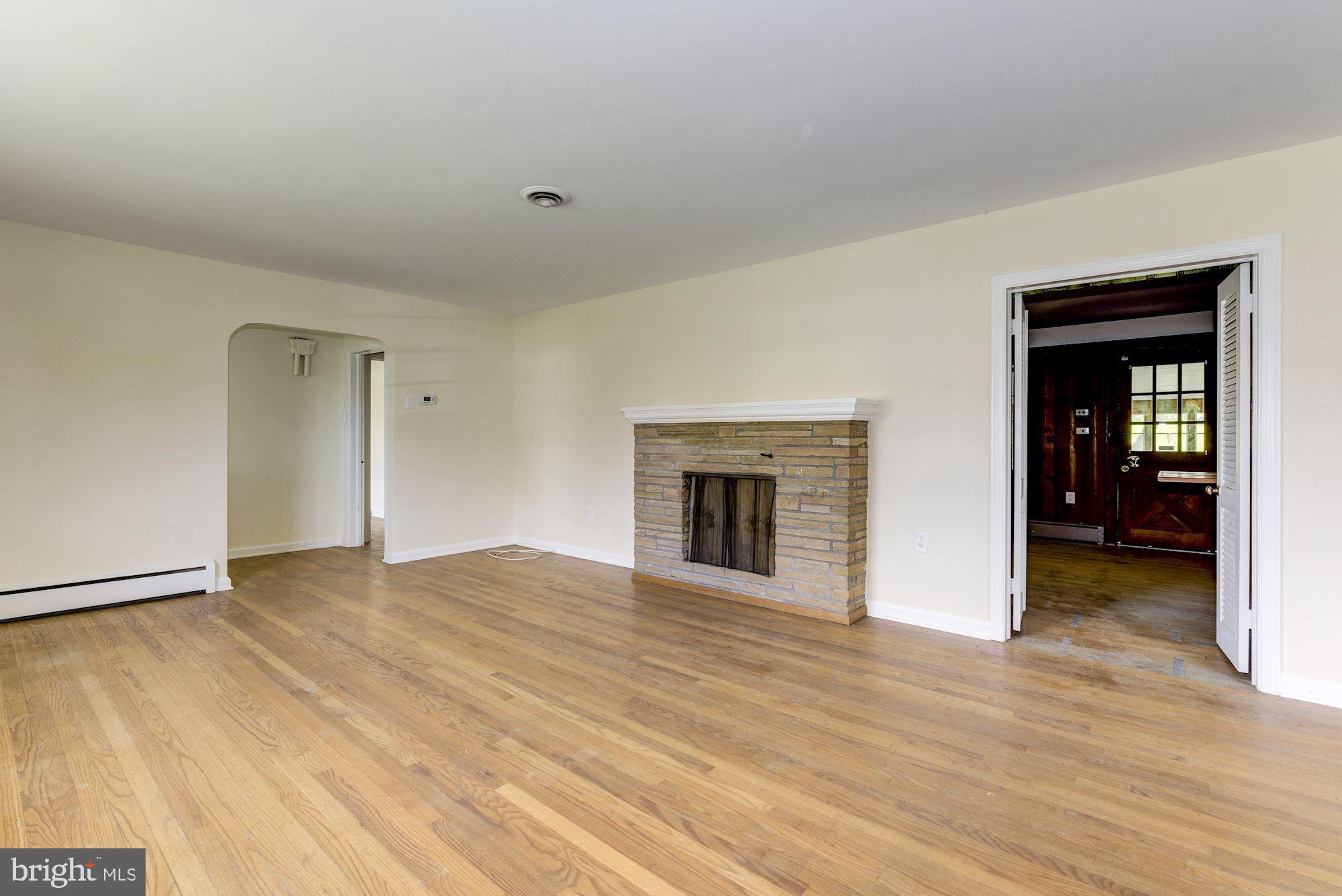 76 Federal City Road Ewing, NJ 08638 - Photo 9 of 32 Living Room