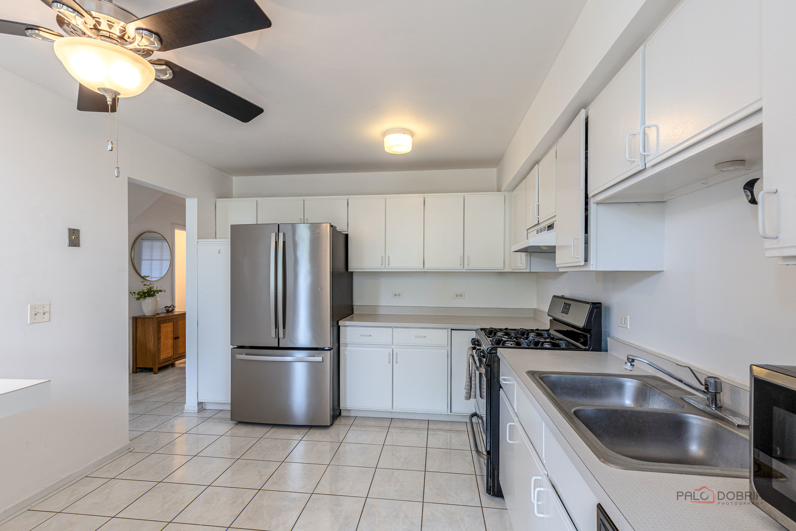 951 Ridgefield Lane Wheeling, IL 60090 - Photo 12 of 24