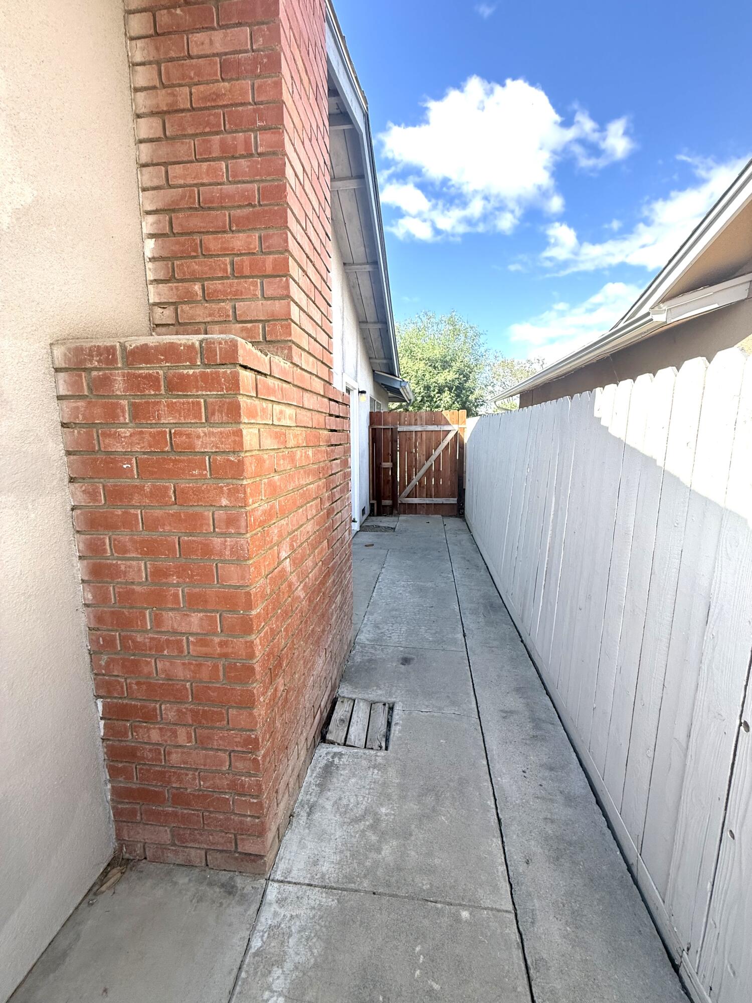1093 Raymond Road Hanford, CA 93230 - Photo 27 of 32 FullSizeRender