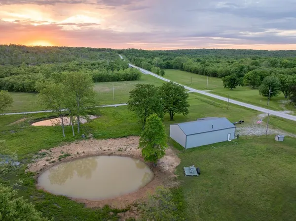 $275,000 | 821 Northwest B Highway, Osceola, MO 64776