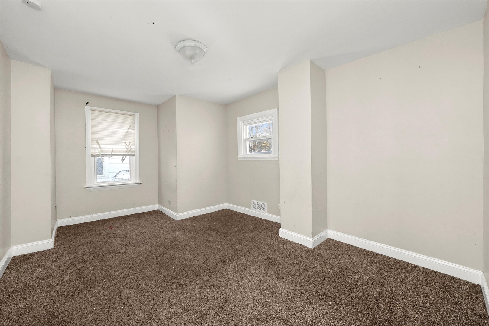 10446 South State Street Chicago, IL 60628 - Photo 17 of 25 an empty room with windows