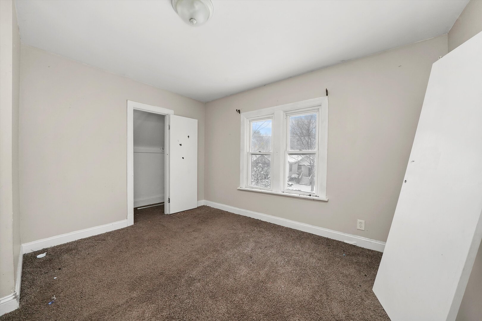10446 South State Street Chicago, IL 60628 - Photo 18 of 25 a view of an empty room with a window