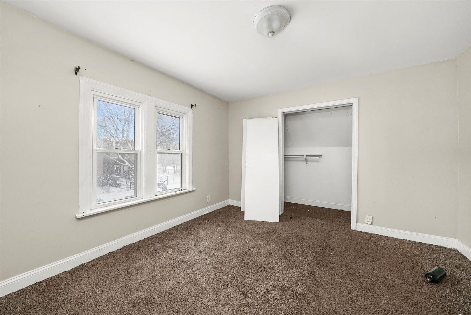 10446 South State Street Chicago, IL 60628 - Photo 19 of 25 a view of an empty room with a window