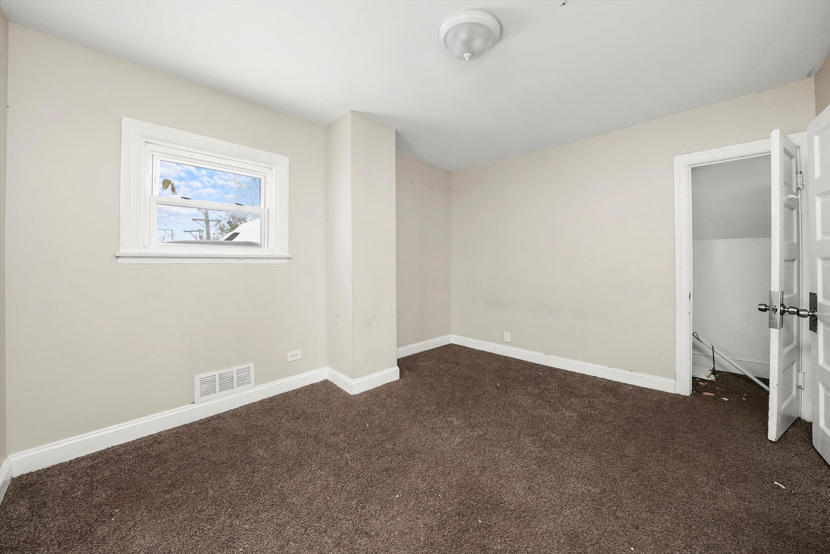 10446 South State Street Chicago, IL 60628 - Photo 20 of 25 an empty room with a window