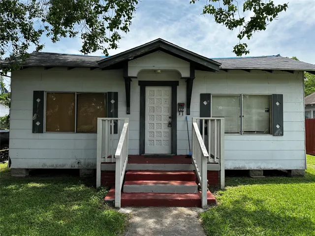 $69,999 | 213 West Lobit Avenue, Baytown, TX 77520