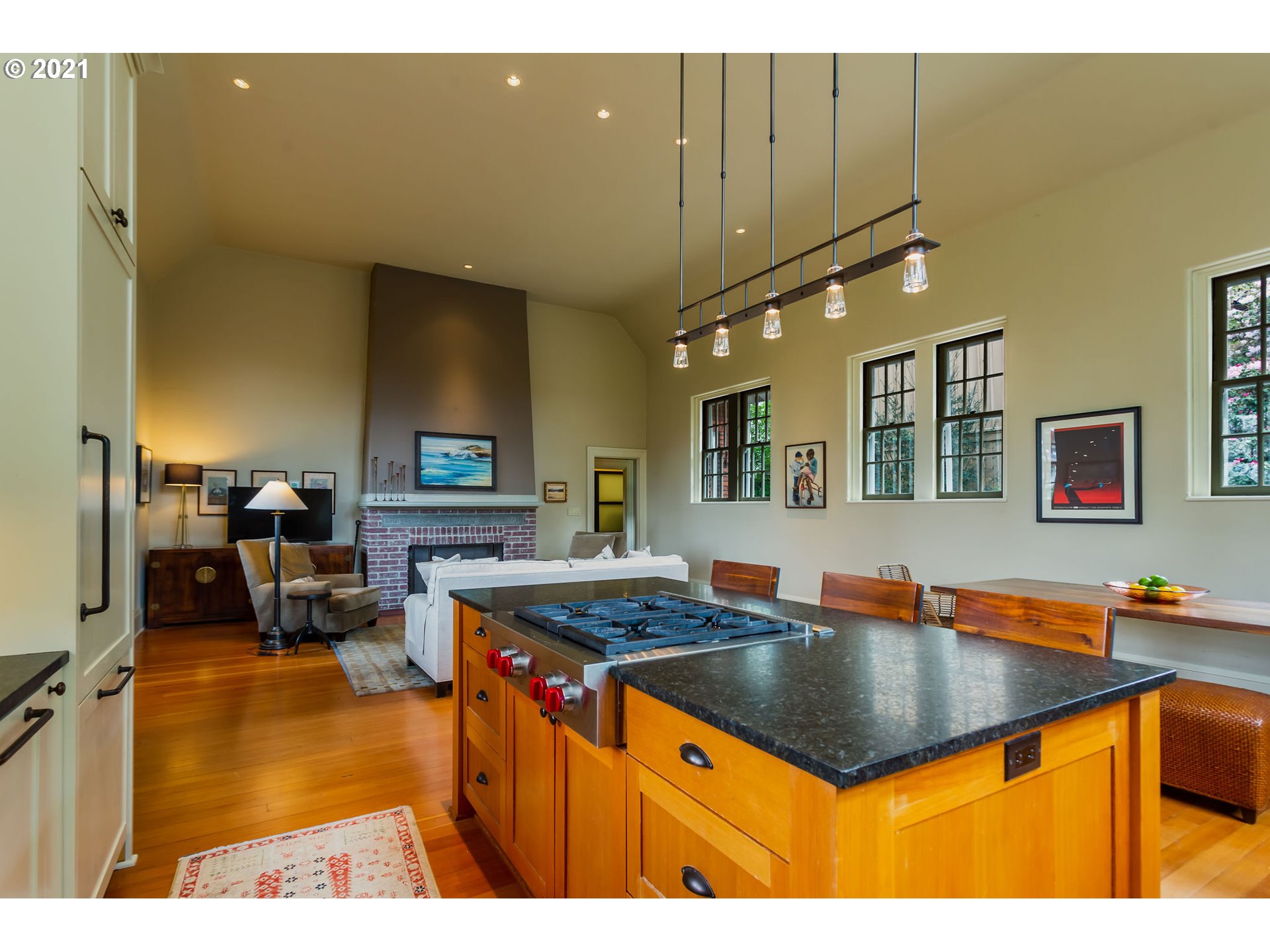 2428 Southwest 19th Avenue Portland, OR 97201 - Photo 4 of 25 Gallery Image 4