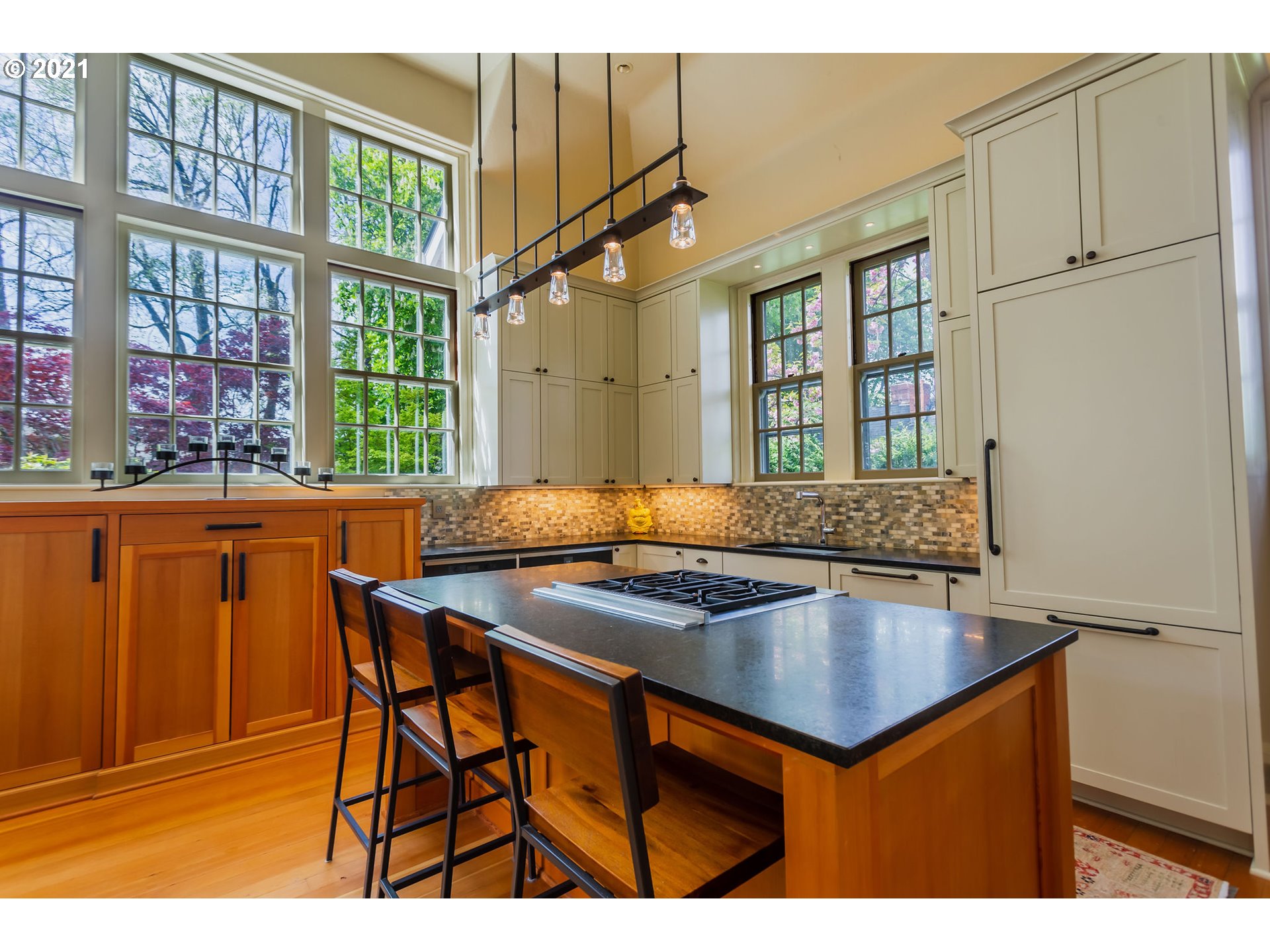 2428 Southwest 19th Avenue Portland, OR 97201 - Photo 5 of 25 Gallery Image 5