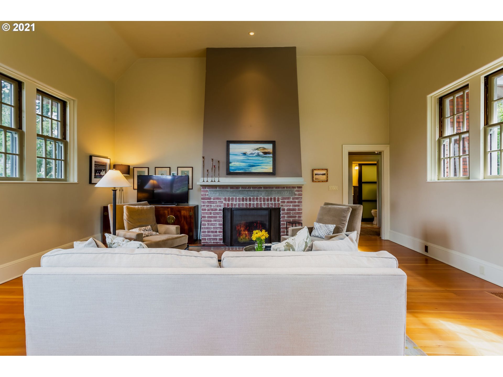 2428 Southwest 19th Avenue Portland, OR 97201 - Photo 6 of 25 Gallery Image 6