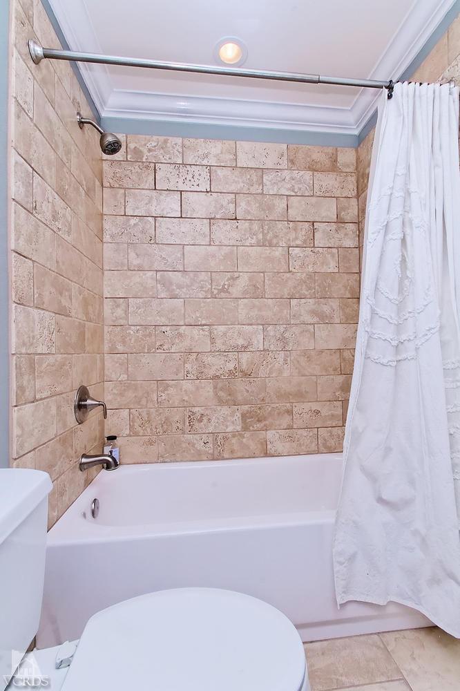 888 Appleton Road Simi Valley, CA 93065 - Photo 15 of 30 a bathroom with a toilet and a bathtub