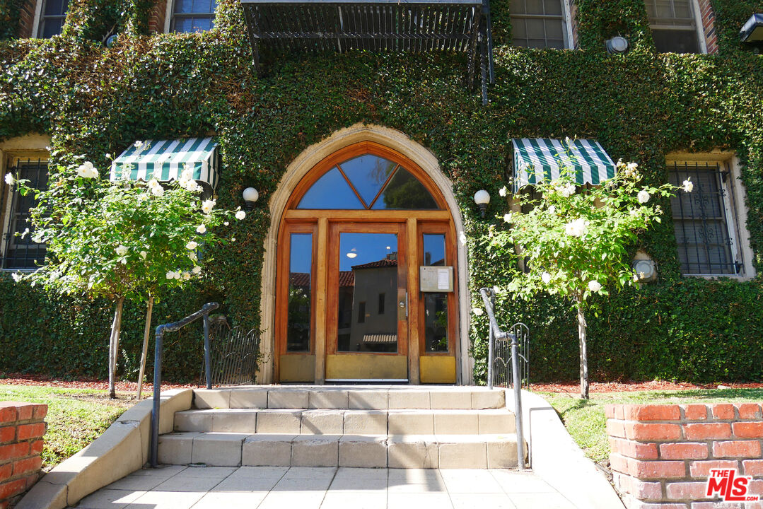 a view of outdoor space yard and patio