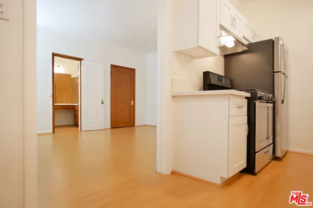 a view of a storage & utility room with washer and dryer