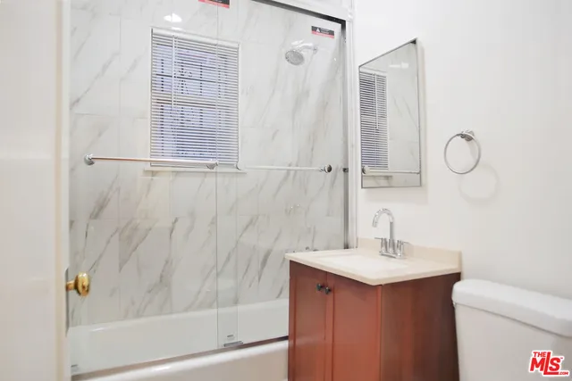 $1,690 | 611 South Cloverdale Avenue, Unit 106, Los Angeles, CA 90036