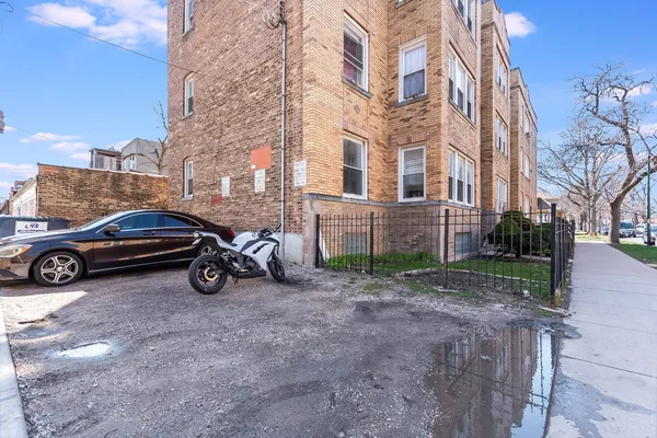 $164,900 | 3553 West Sunnyside Avenue, Unit 1, Chicago, IL 60625