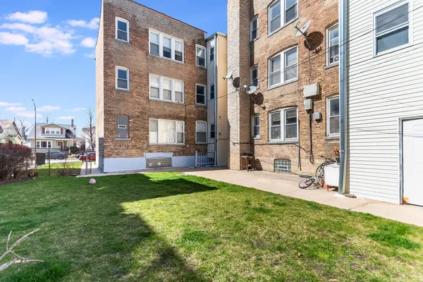 $164,900 | 3553 West Sunnyside Avenue, Unit 1, Chicago, IL 60625