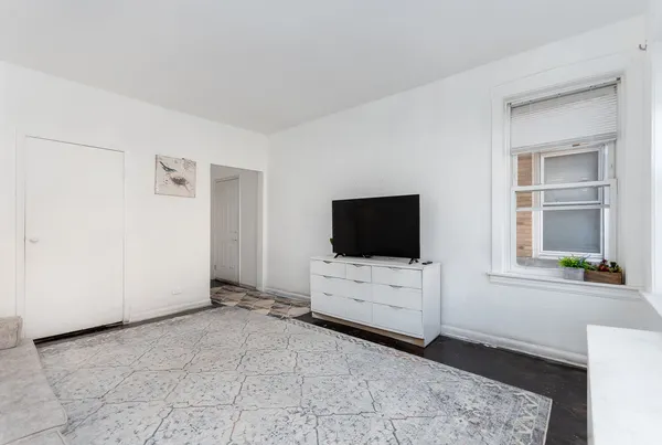$164,900 | 3553 West Sunnyside Avenue, Unit 1, Chicago, IL 60625