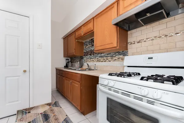 $164,900 | 3553 West Sunnyside Avenue, Unit 1, Chicago, IL 60625