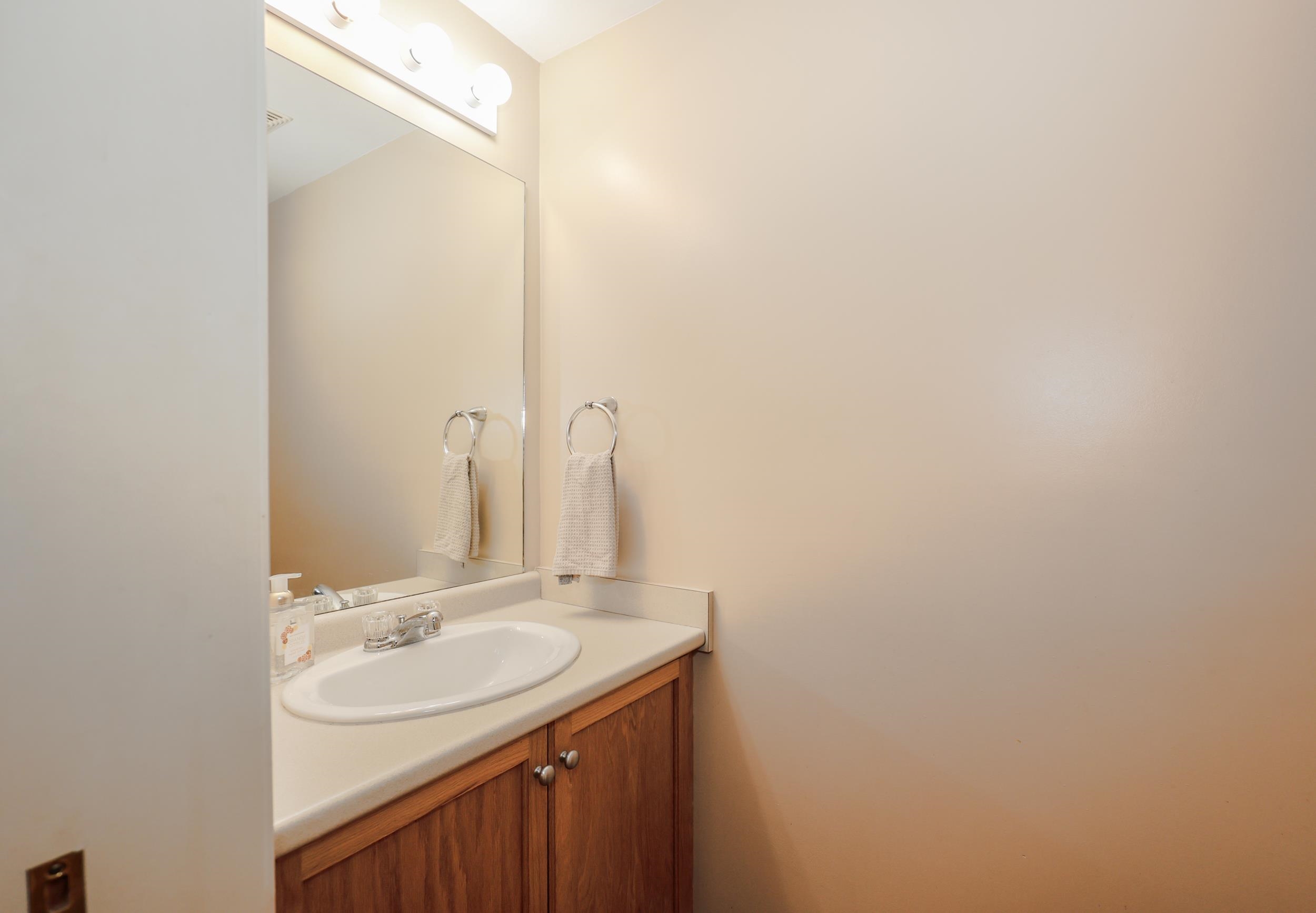 10 Vista Ridge Drive, Unit 8 Londonderry, NH 03053 - Photo 4 of 27
