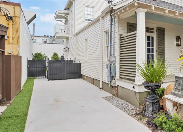 $3,650 | 8027 St Charles Avenue, New Orleans, LA 70118