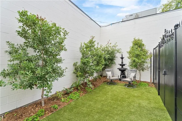 $3,900 | 8027 St Charles Avenue, New Orleans, LA 70118