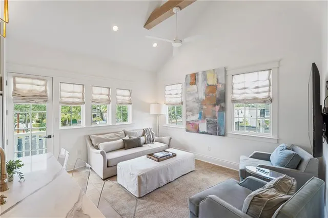 $3,900 | 8027 St Charles Avenue, New Orleans, LA 70118