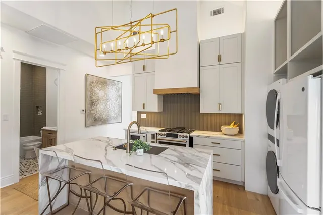 $3,900 | 8027 St Charles Avenue, New Orleans, LA 70118