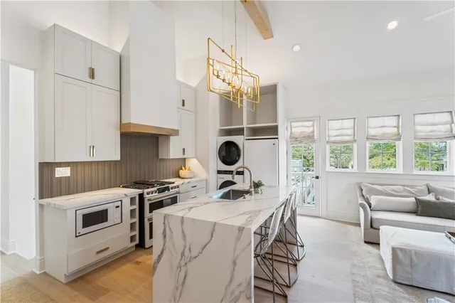 $3,900 | 8027 St Charles Avenue, New Orleans, LA 70118