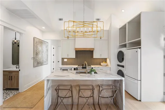 $3,900 | 8027 St Charles Avenue, New Orleans, LA 70118