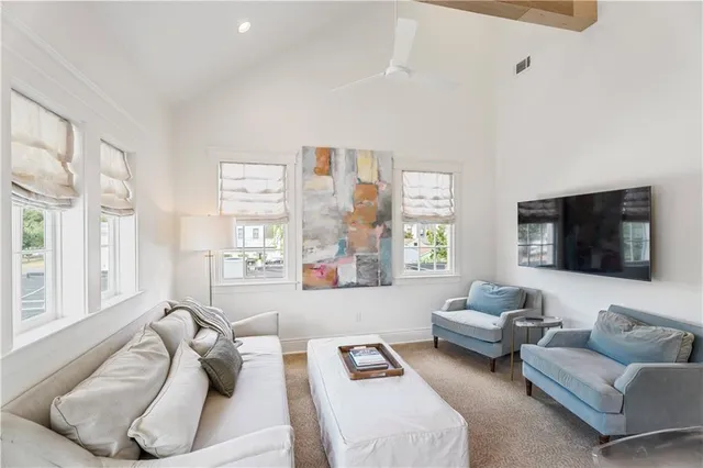 $3,900 | 8027 St Charles Avenue, New Orleans, LA 70118