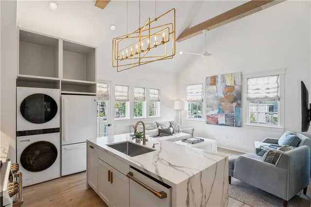 $3,900 | 8027 St Charles Avenue, New Orleans, LA 70118