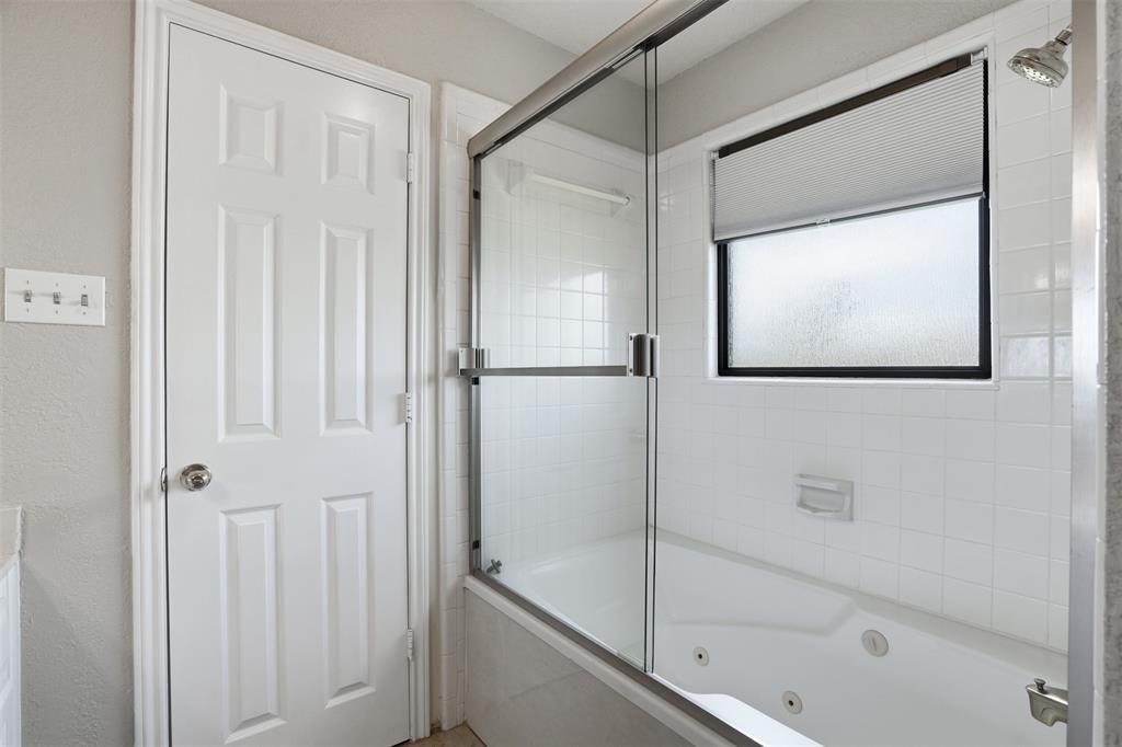 5845 Water Ridge Drive Arlington, TX 76016 - Photo 11 of 28