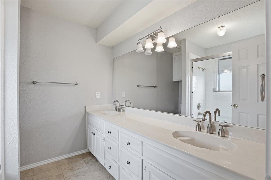 5845 Water Ridge Drive Arlington, TX 76016 - Photo 10 of 28