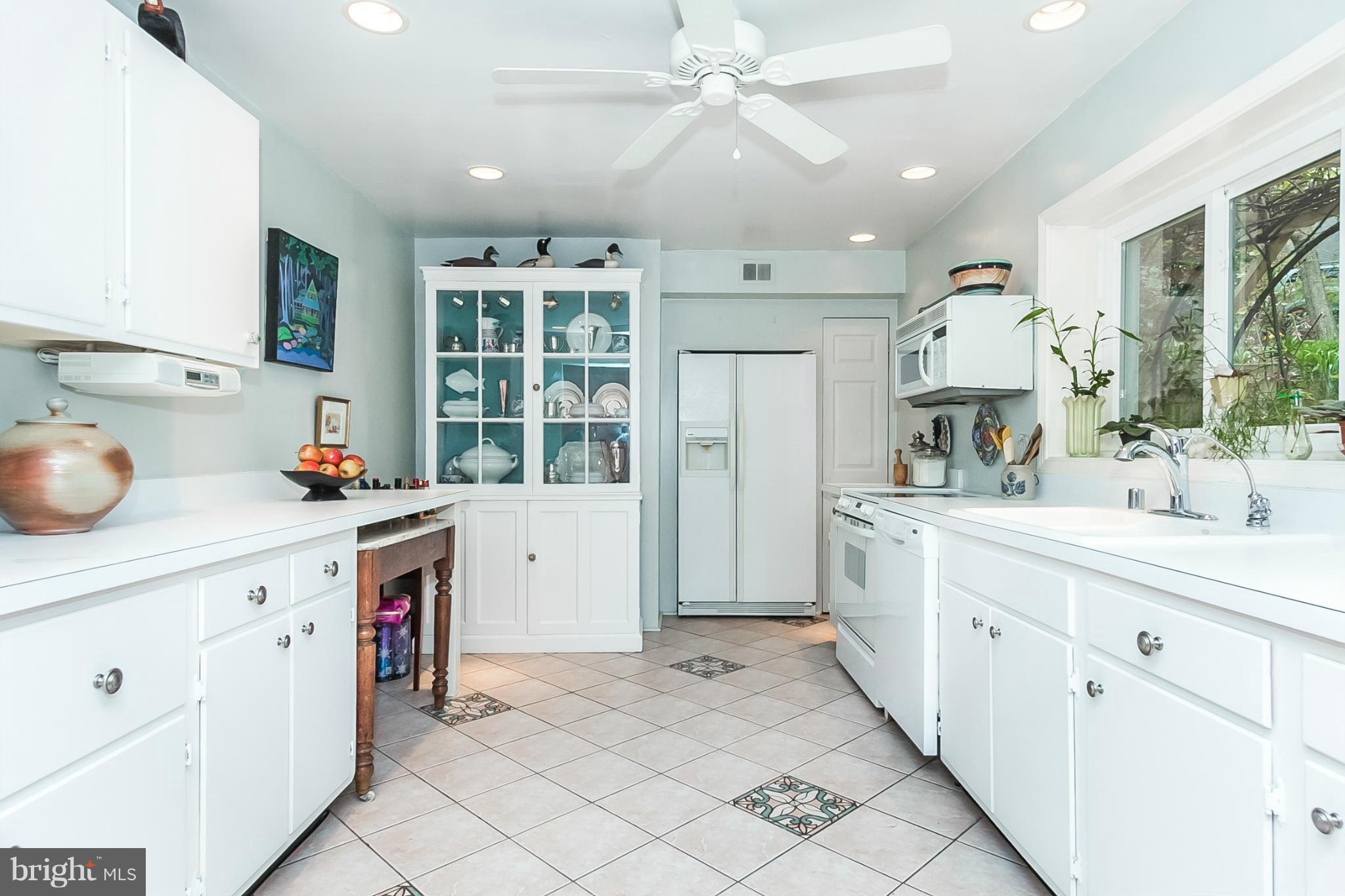 909 Army Road Baltimore, MD 21204 - Photo 7 of 29 Kitchen