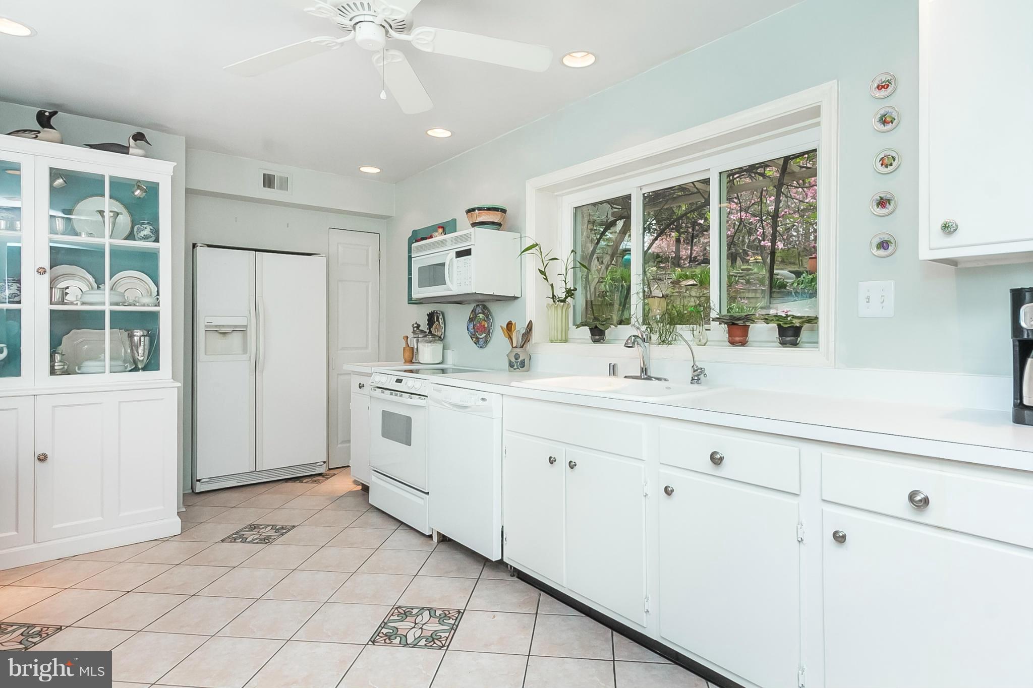 909 Army Road Baltimore, MD 21204 - Photo 8 of 29 Kitchen